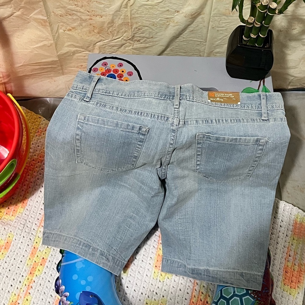 Mossimo Shorts - Picture 6 of 8